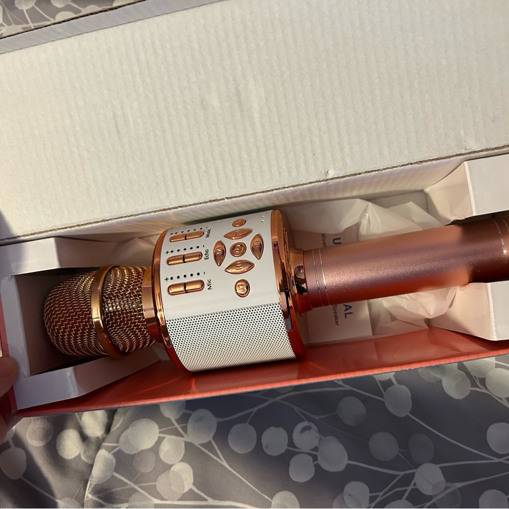 Brand new wireless microphone